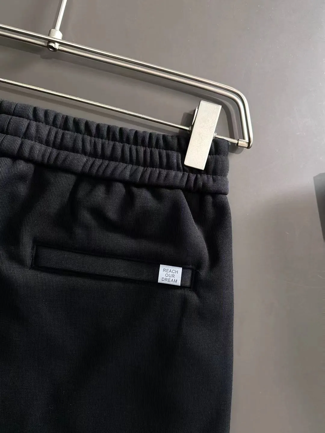 Next day shipment P360 Big Goose 2025 new winter elastic band casual pants, thick velvet counter-customized fabric, high breathability and comfort, impeccable details, brand element design concept, reflecting high quality. It feels delicate and soft! It presents a casual cut and the upper body shape is great! Size: M-4XL
